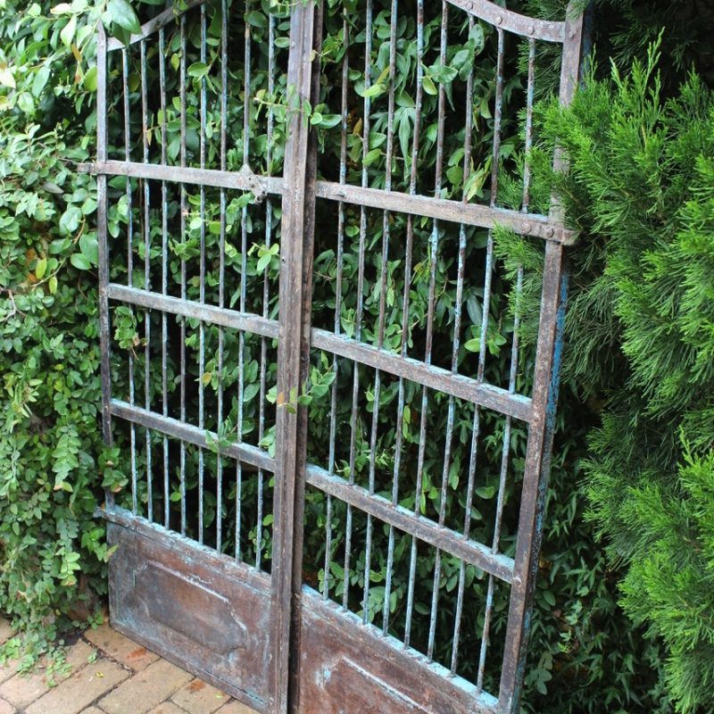 metal gate