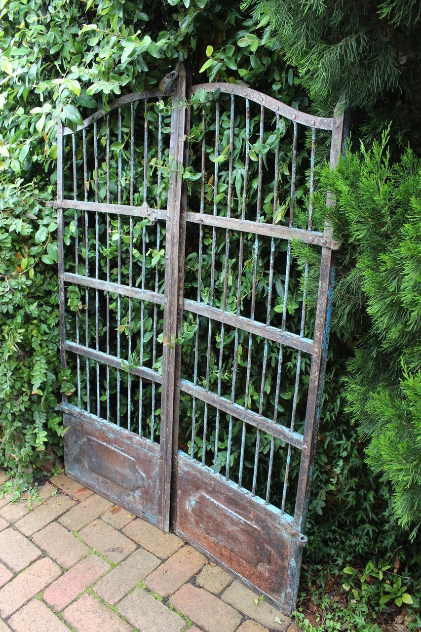 metal gate