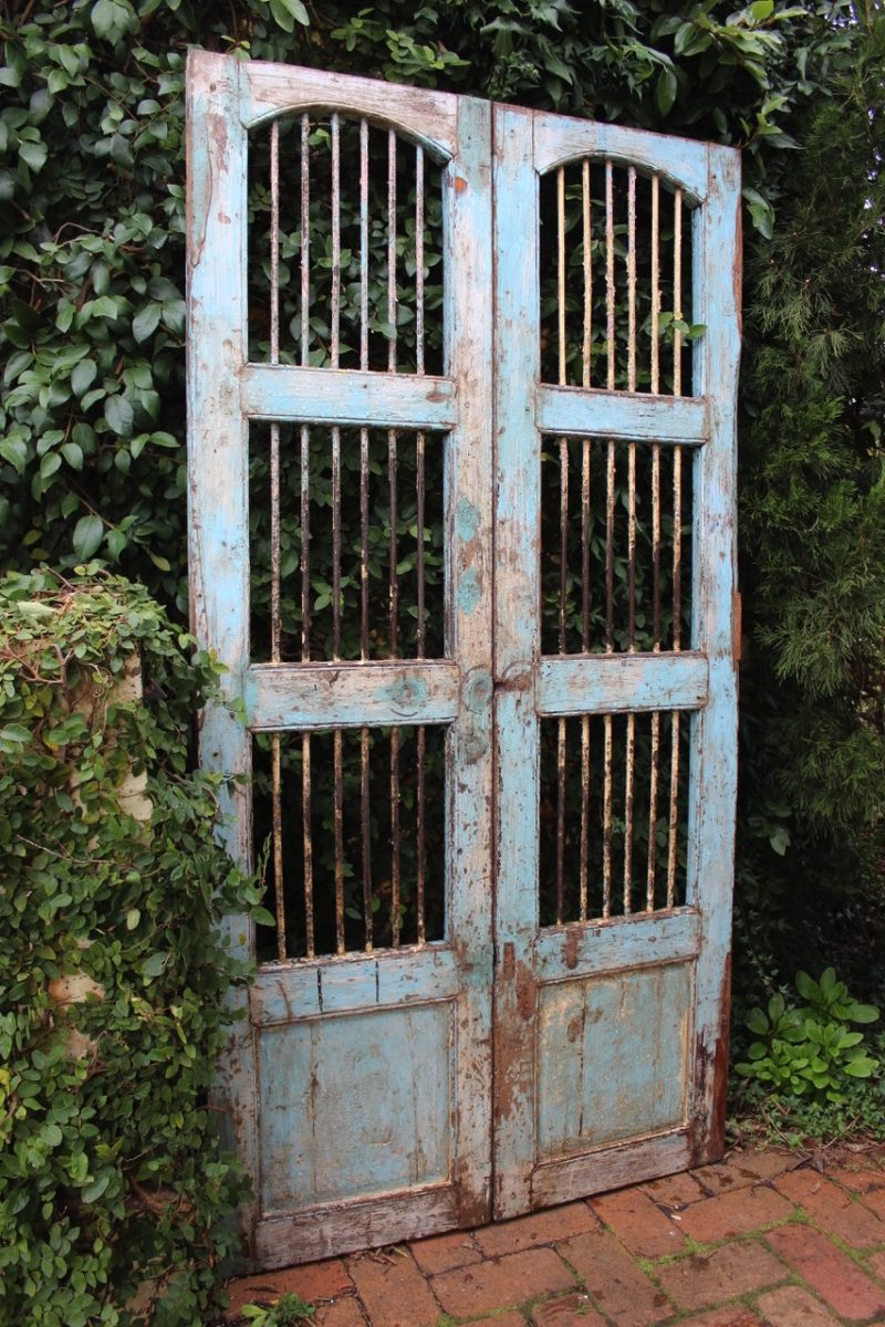 Blue gate