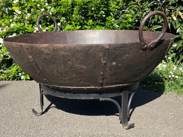 Fire pit with handles