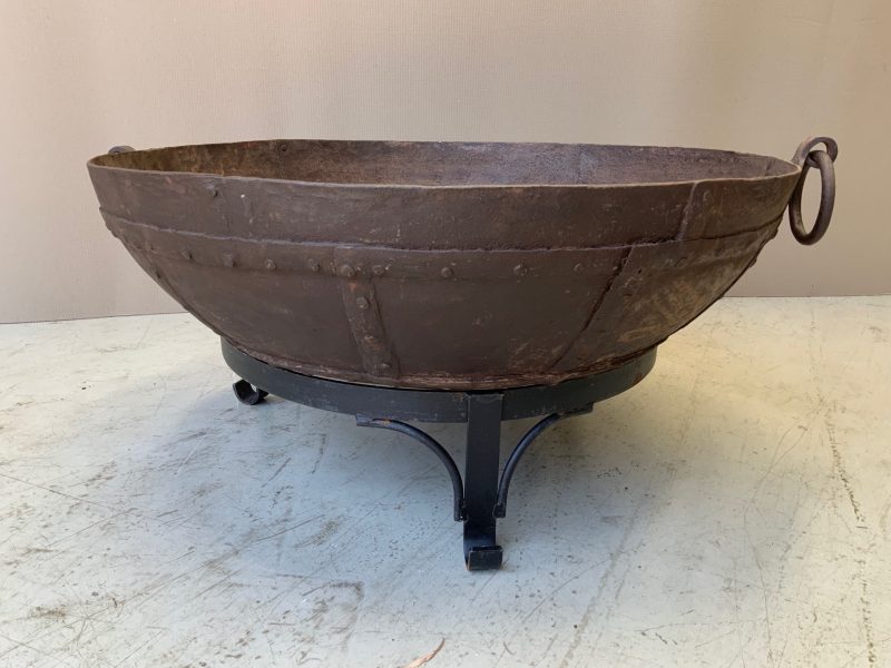Kadhai with ring handle