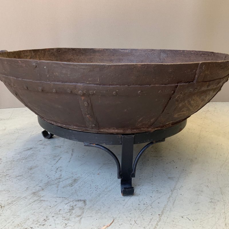 Kadhai with ring handle