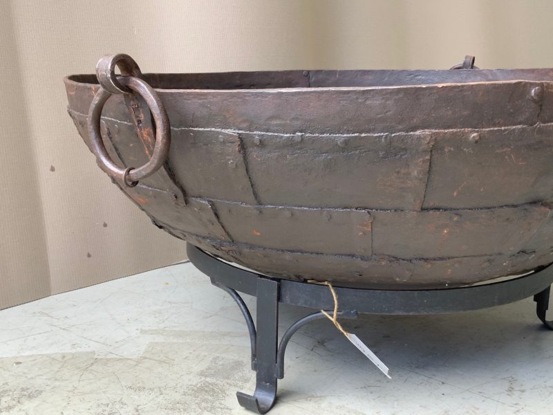 Iron bowl with ring handle